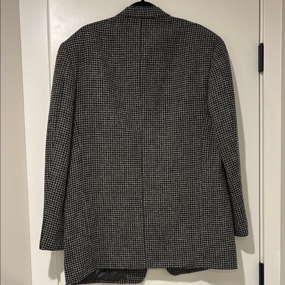 Giorgio Armani Classic Black and White Houndstooth Blazer - Picture 5 of 9